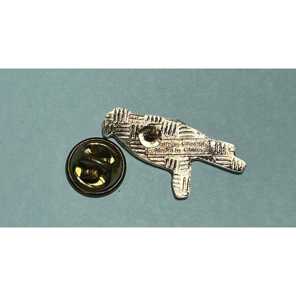 American Kestrel Small hawk Enamel Pin - Picture 2 of 2